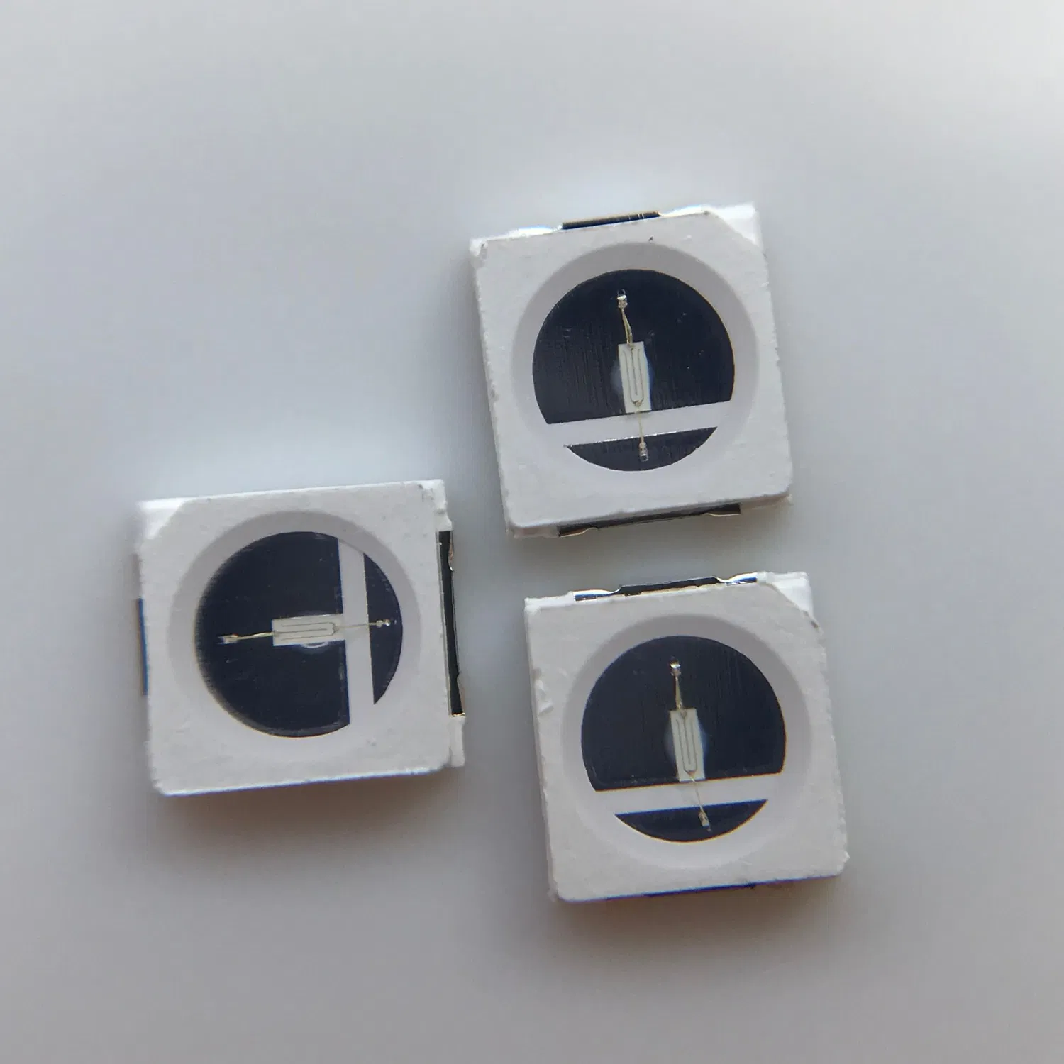 Dispone di un LED stabile blu single core 3030 blu 460nm 465nm 470nm 1W 3V SMD LED chip
